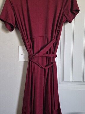 Women's Short Sleeve Wrap-Style Burgundy Dress